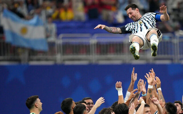 Messi leads stunning Argentina World Cup comeback against Egypt