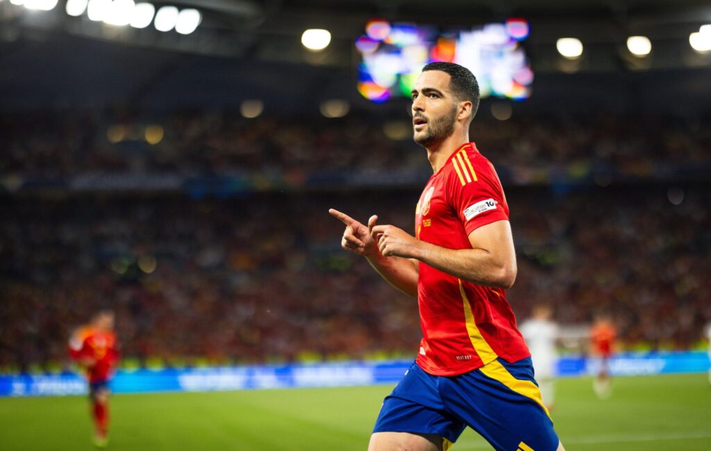 Spain scores late goal on a mistake from Belgium’s back-up keeper to earn a spot in the World Cup semifinals