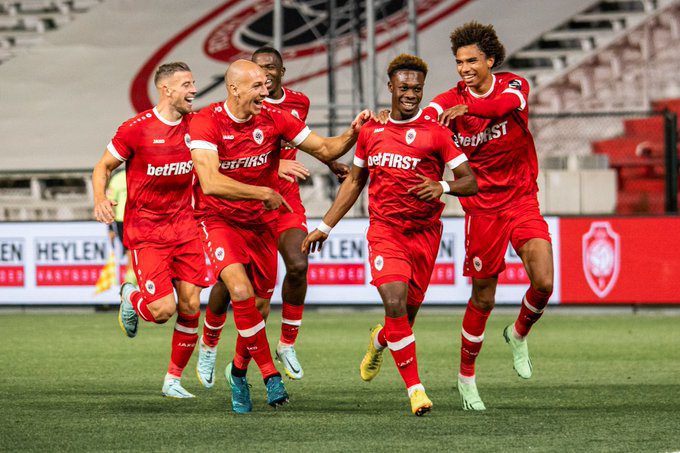 Ghanaian midfielder Christopher Garvin Scott, a German-born player