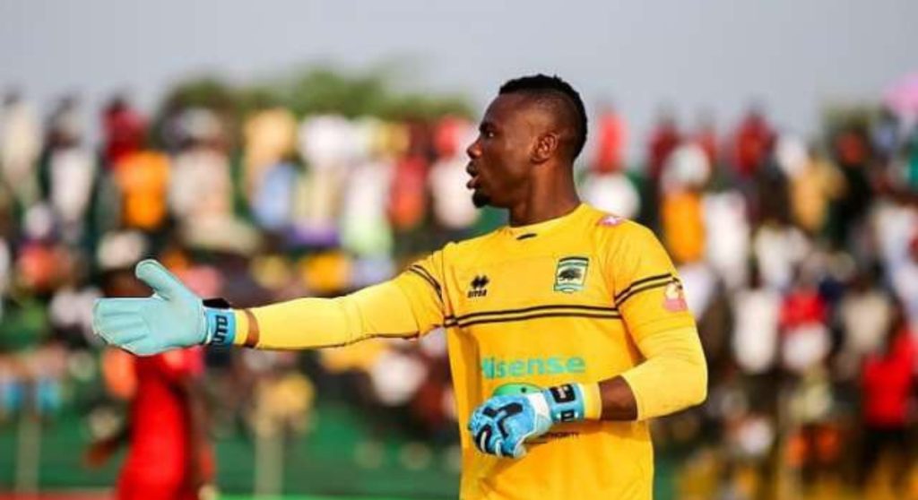 Ibrahim Danlad is advised by Asamoah Gyan following Kotoko's departure.